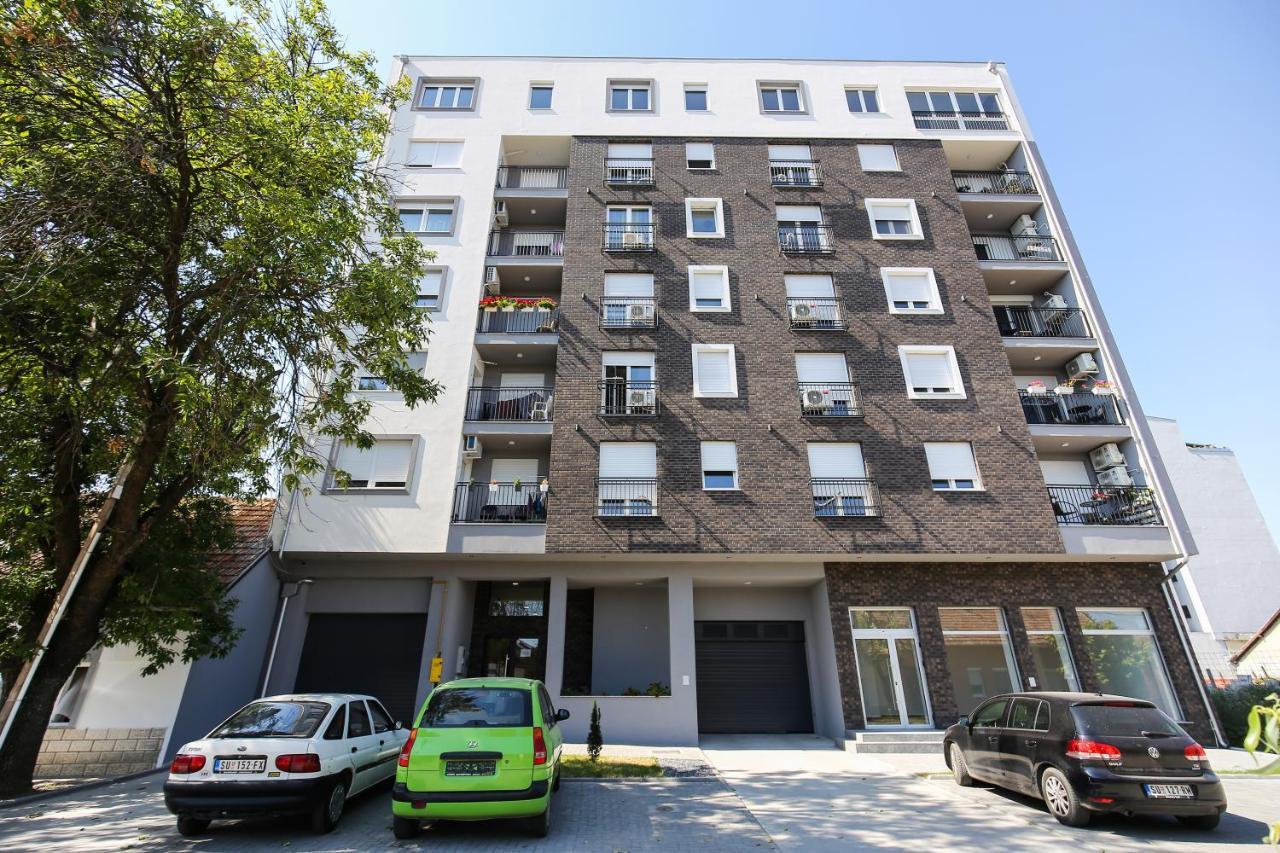 Manirosi 3 Apartman 苏博蒂察 外观 照片